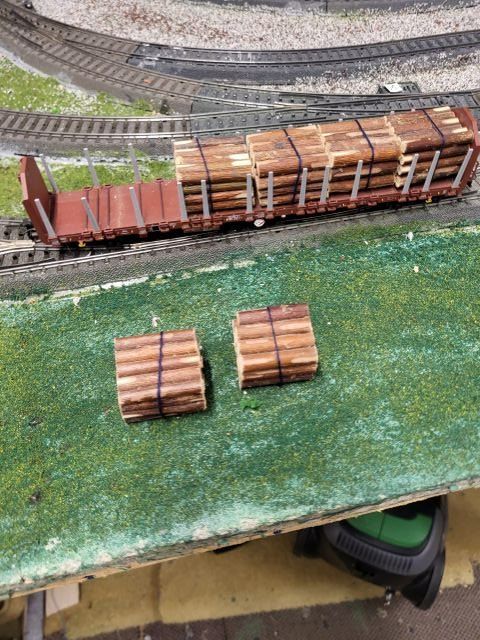 Märklin Modellini di ferrovie: Rungenwagen mit Holz – Usato da Andelfingen venduto da Flippi64 1