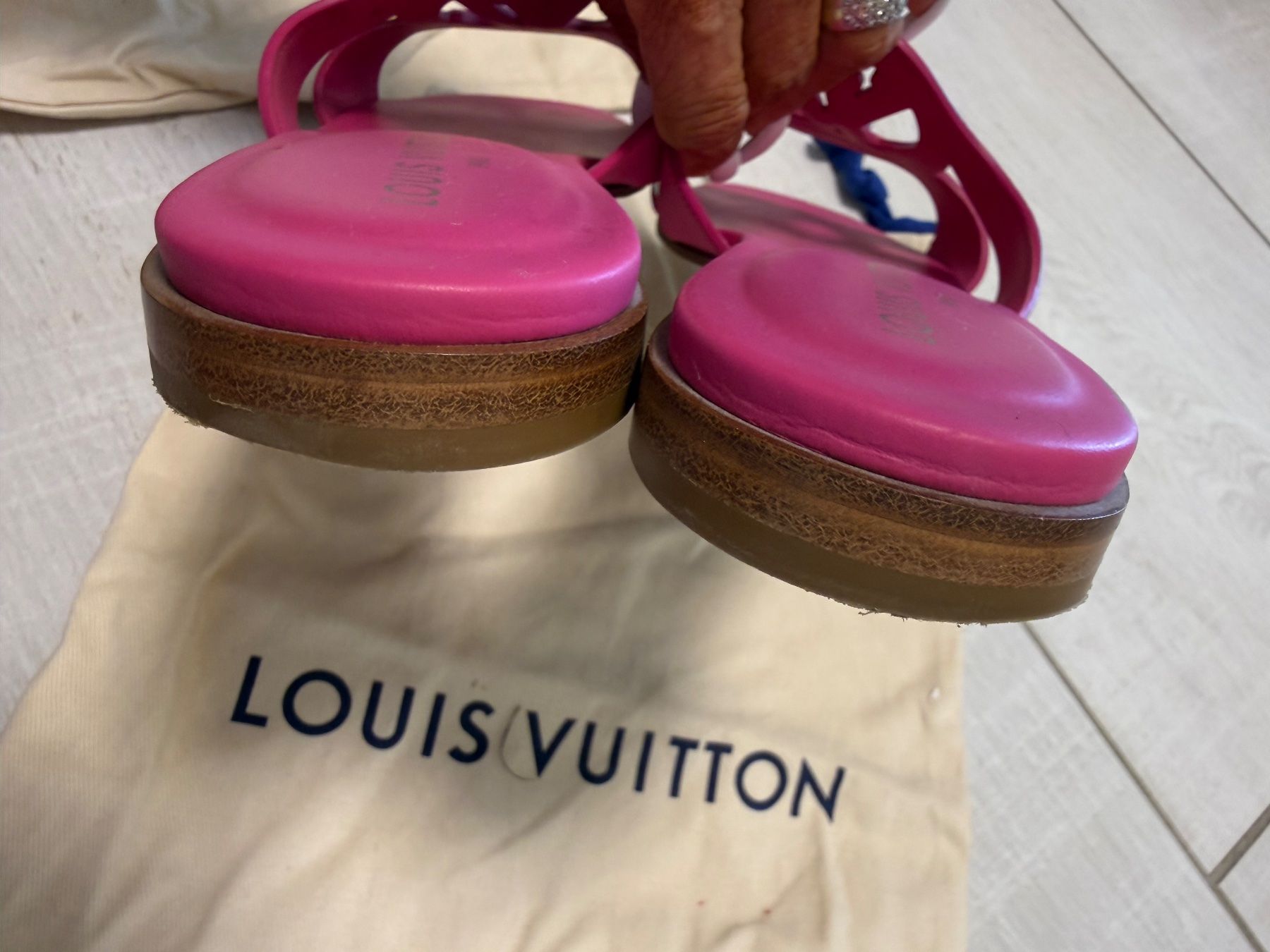 Louis Vuitton Scarpe da donna: Mules plates LOUIS VUITTON Isola 36.5 – Usato da RICHTERSWIL venduto da mftjt63 1
