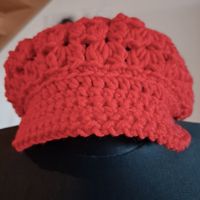 Chapeau rouge fait main, taille unique, idéal pour l'hiver!