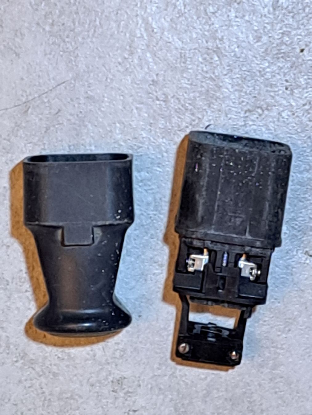 Spine: J15 / 5 Poliger Stecker – Usato da Wettingen venduto da ML03 1