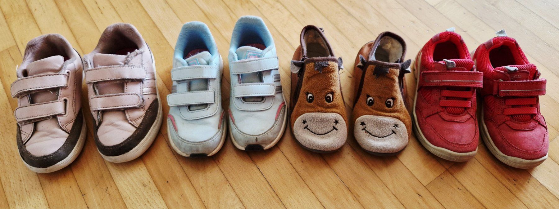 Scarpe per ragazzi: Kinder Schuhe Gr.26/27 – Usato da Winkel venduto da MischiEtter
