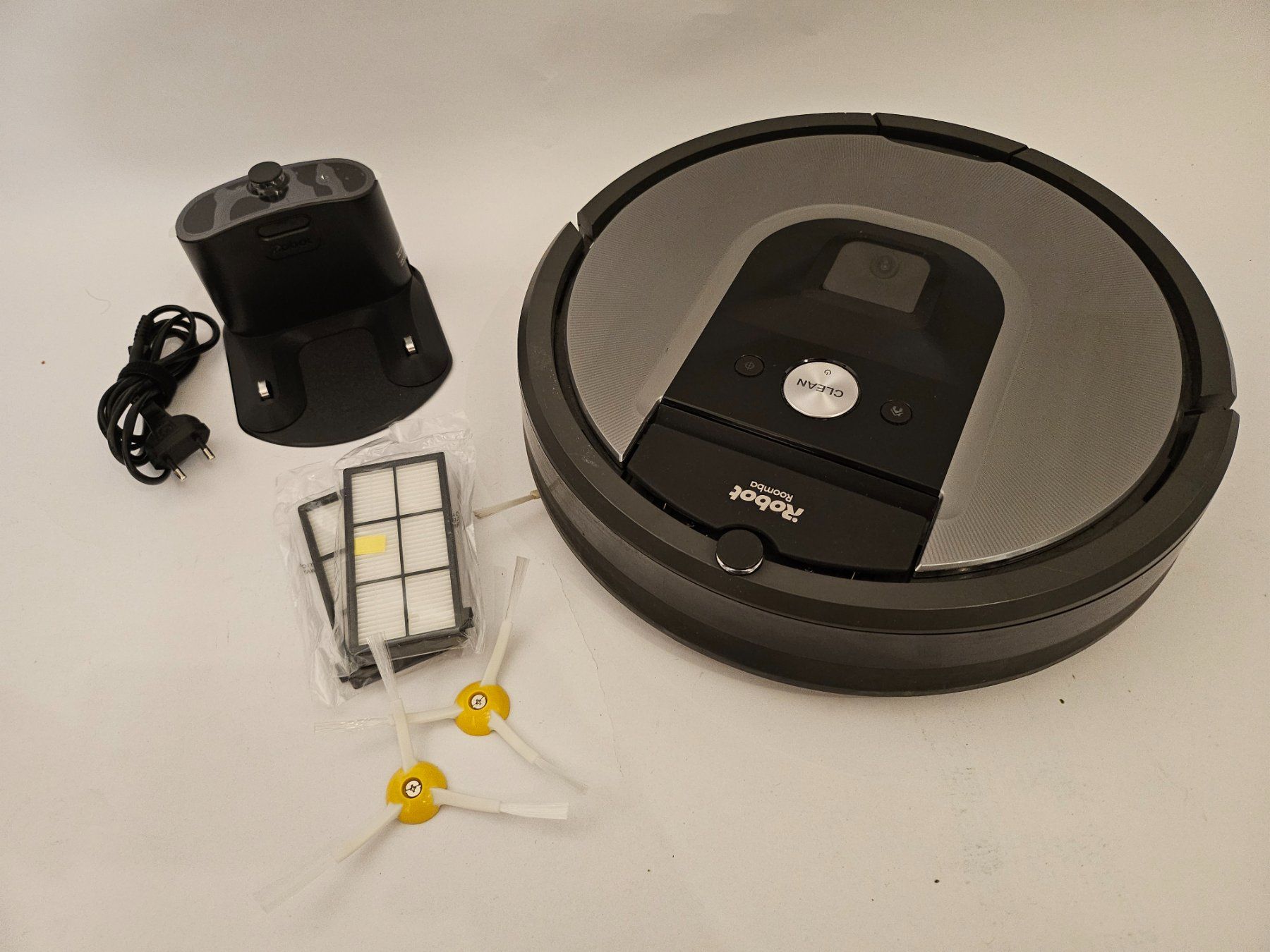 Irobot Aspirapolveri & Accessori: Staubsauger Roboter Irobot Roomba 980 – Usato da Zürich venduto da MattihasHecht 1