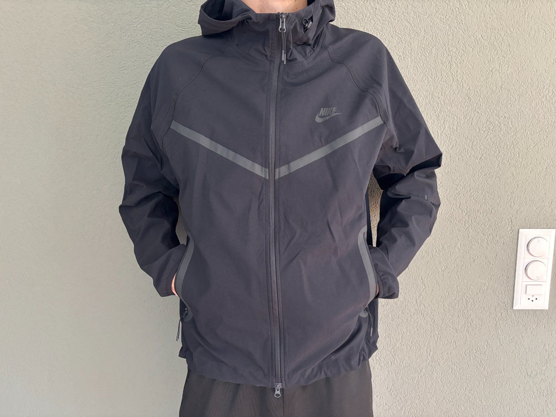 Nike Giacche: Nike Tech Windrunner, schwarz, M, Herren – Usato da Spiegel b. Bern venduto da Laystyx