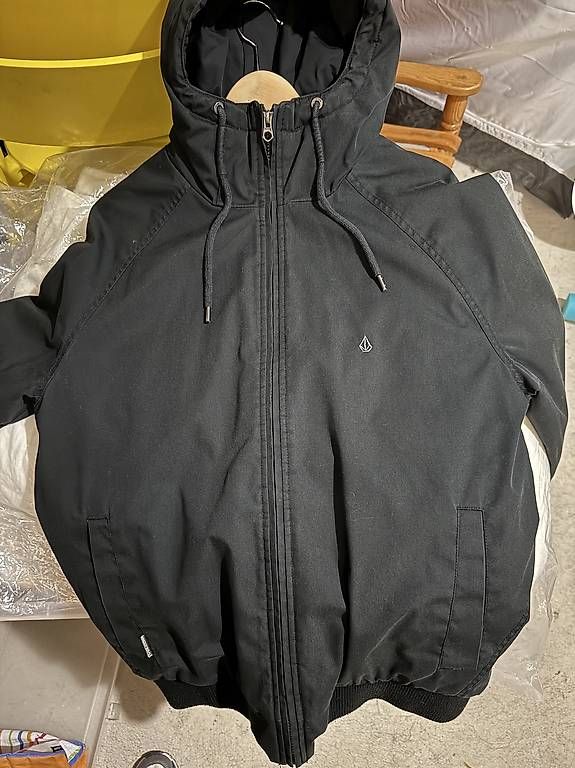 Giacche: Vend veste hiver Volcom taille S – Usato da La Tour-de-Peilz venduto da pmi_hzc6