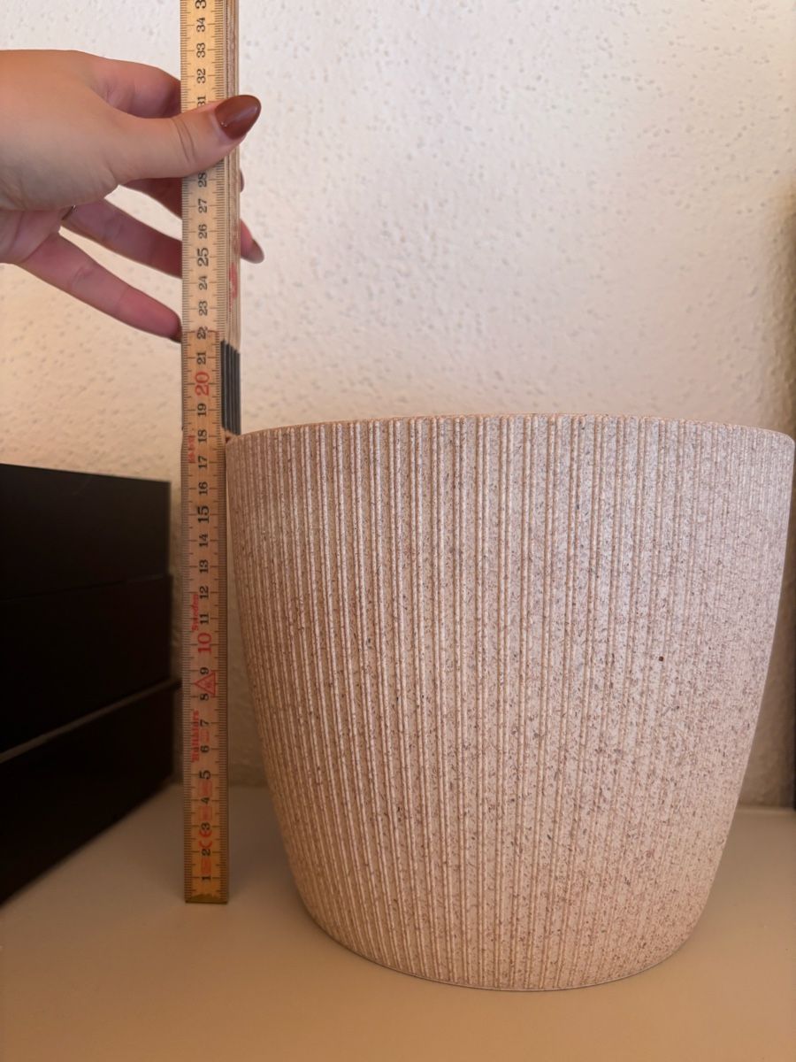 Blumentöpfe: Übertopf beige strukturiert – Gebraucht aus Unterstammheim von and_kj2n 1