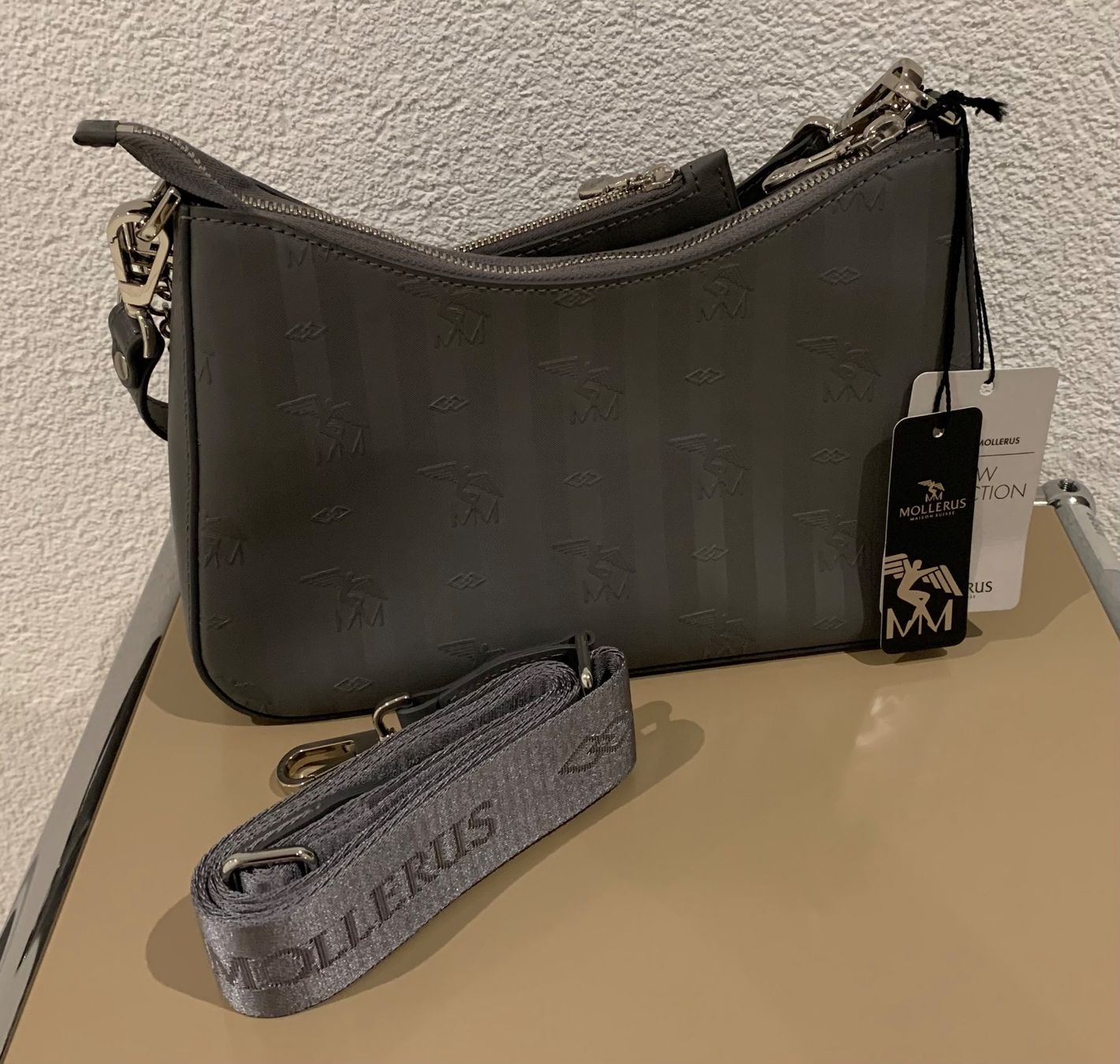Maison Mollerus Borse da donna: MAISON MOLLERUS Castiel silbergrau silber, NEU – Nuovo e nell'imballaggio originale da Mettmenstetten venduto da srca 1