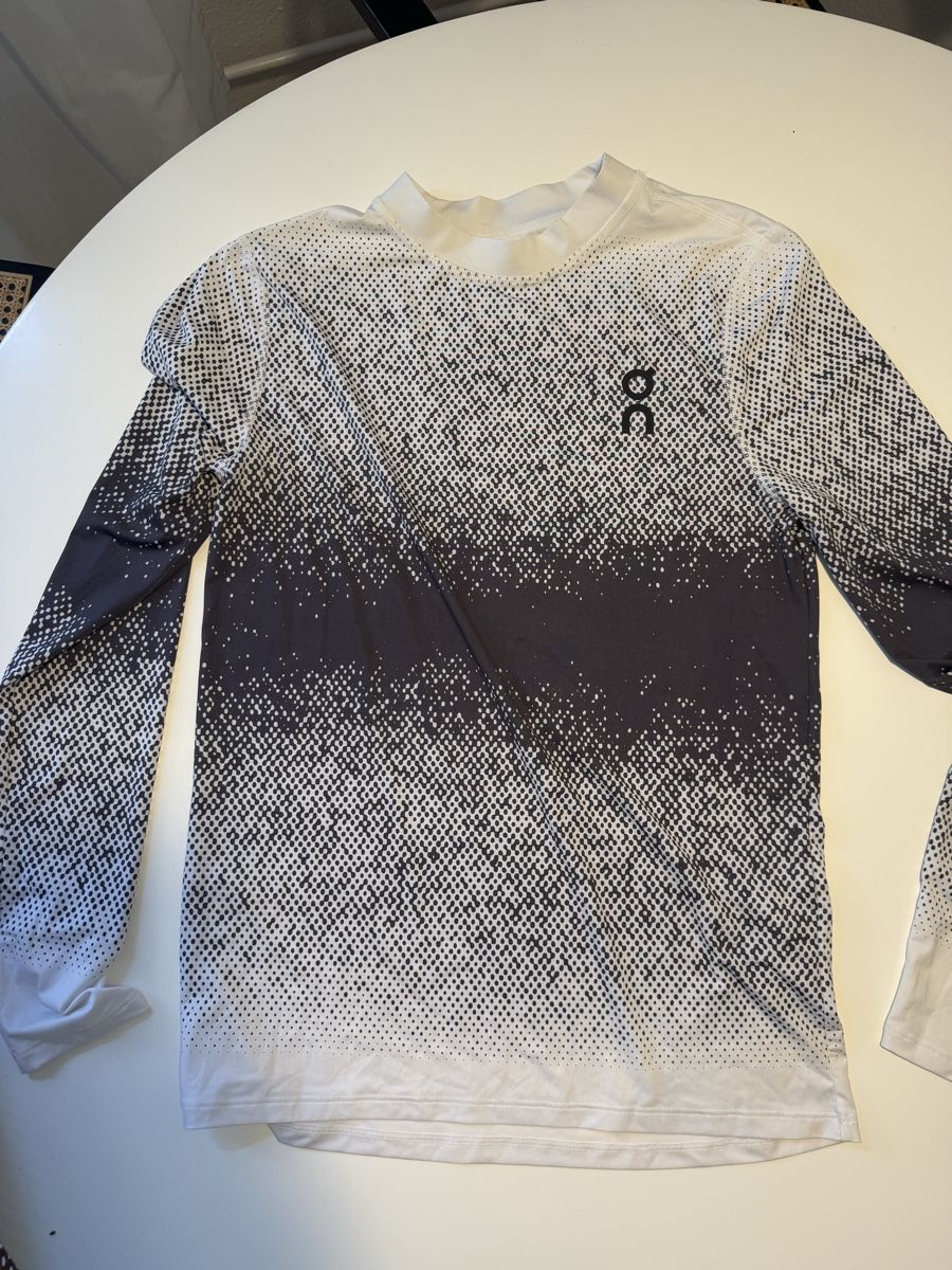 On T-shirt: On Longsleeve (L) – Usato da Bern venduto da Laufsport3000