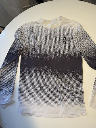 On Longsleeve (L)