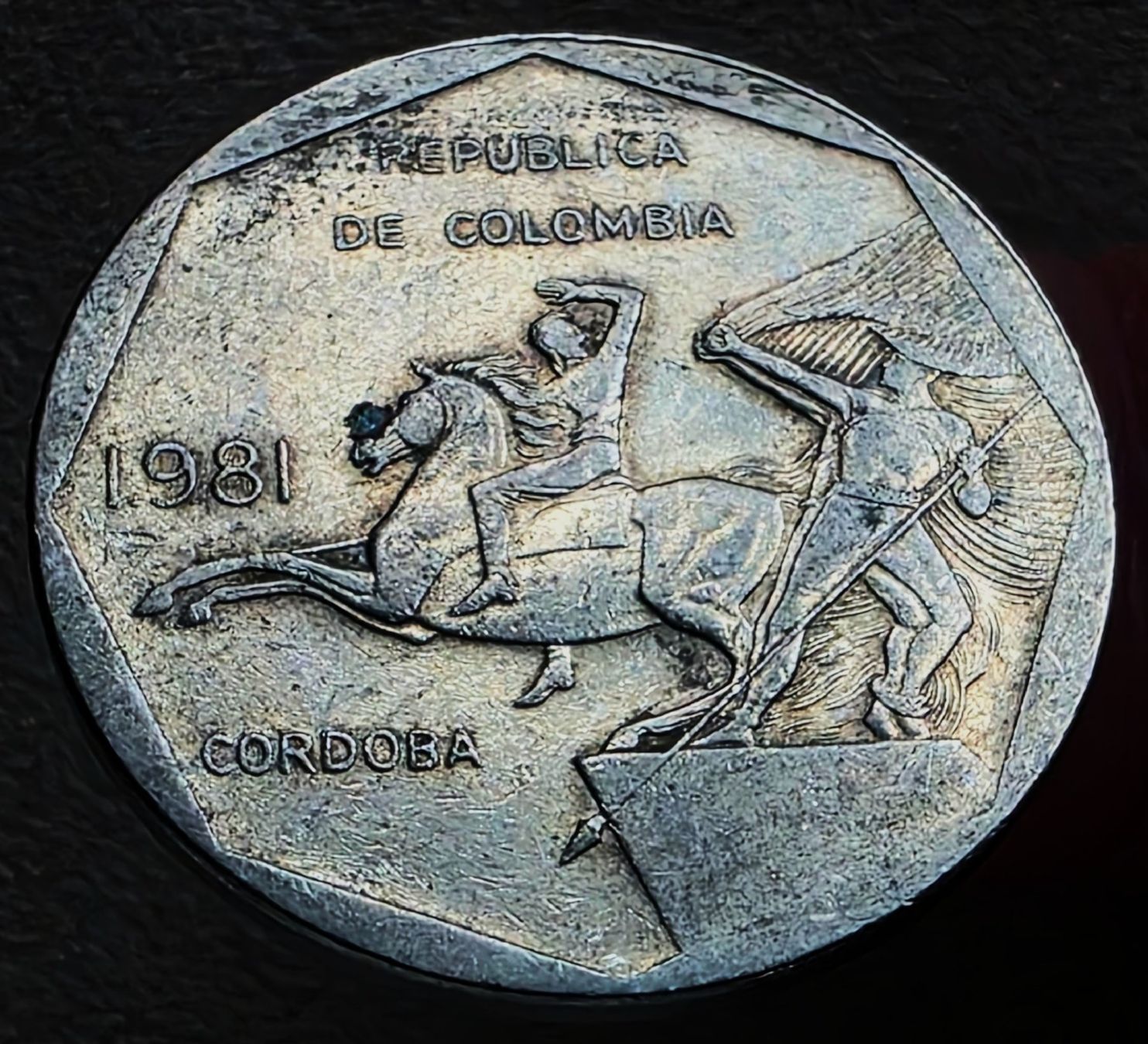 Alle Münzen: KOLUMBIEN 10 PESOS 1981 – Gebraucht aus winterthur von CoinPassion