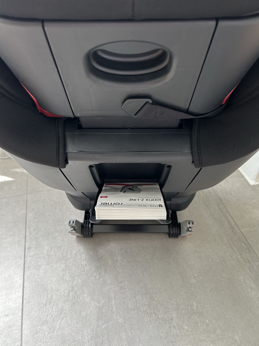 Britax Römer Seggiolini per auto: Britax Römer Kidfix Z-Line Kindersitz Schwarz – Usato da Niederhelfenschwil venduto da Anna-1212 5