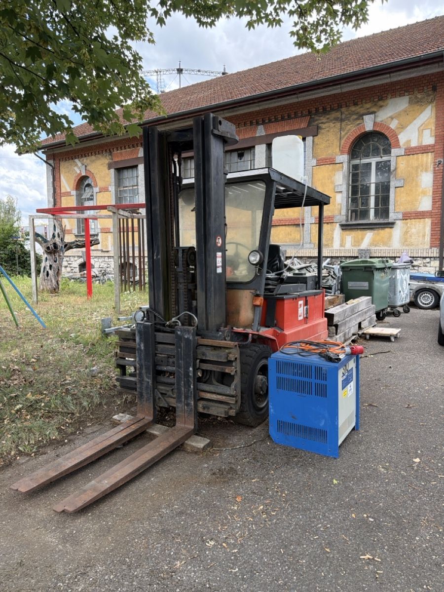 Linde Gabelstapler & Hubwagen: Gabelstapler Linde E40 4t Stapler – Defekt aus Schlieren von SevinKeiler