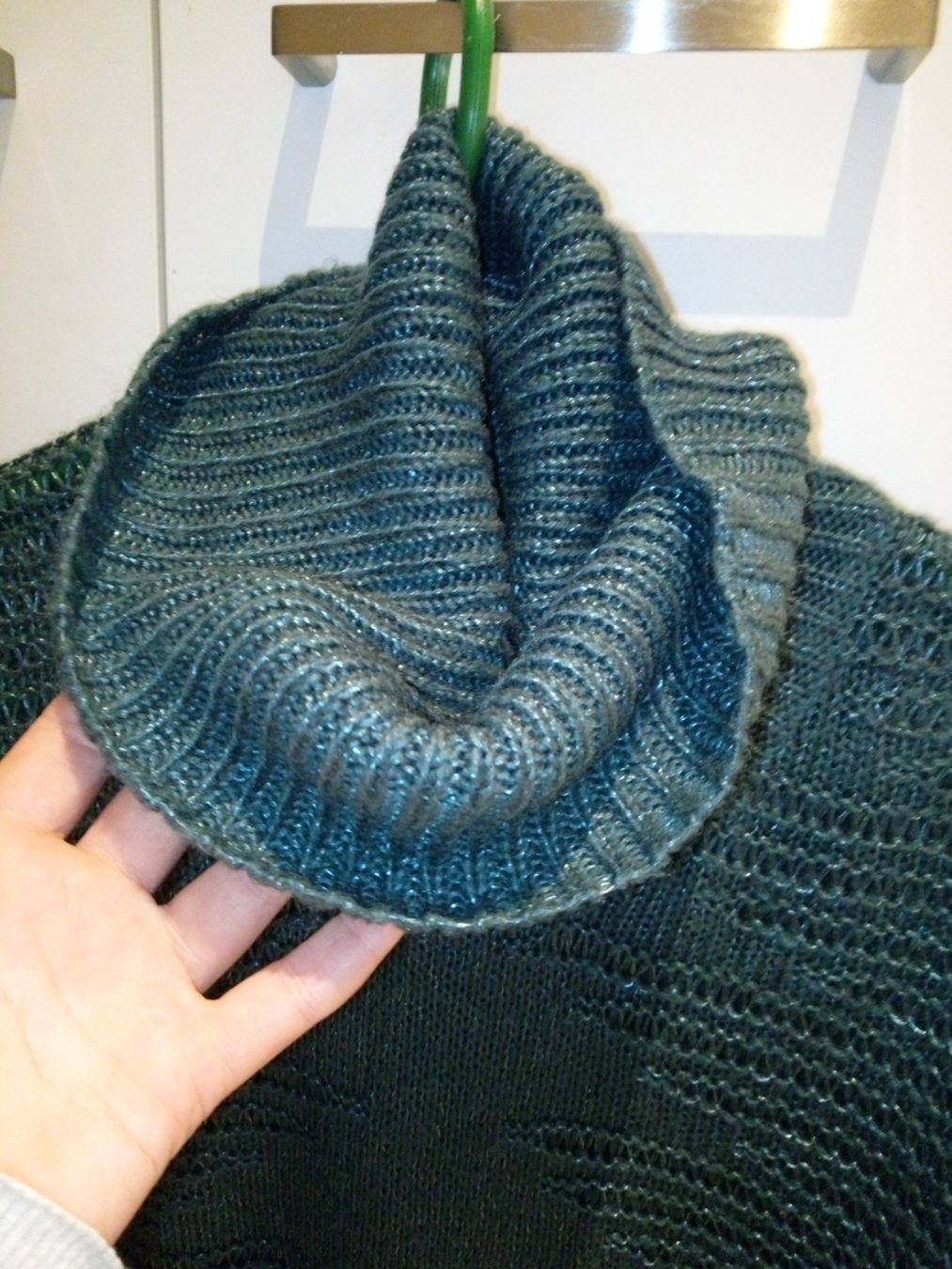 C&A Pullover & Sweatshirts: Kuscheliger dunkelgrüner Strickpullover mit Rollkragen, in M – Gebraucht aus Schwyz von s.verkauf 1