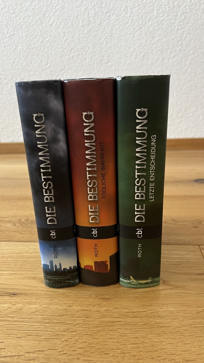 Libri: Die Bestimmung Trilogie von Veronica Roth – Nuovo (secondo la descrizione) da Hägendorf venduto da Sel.in.a 3