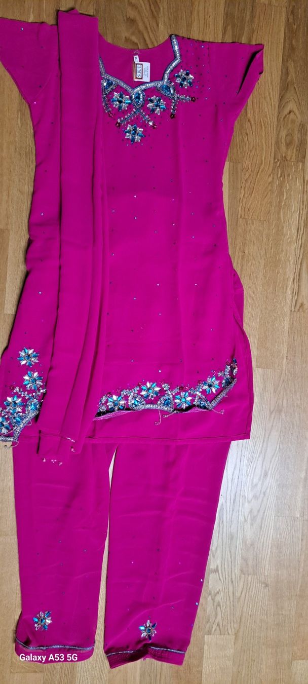 Vestiti: Chudithar/Blouse/Bluse/kleid – Nuovo (secondo la descrizione) da Bern venduto da mahilini