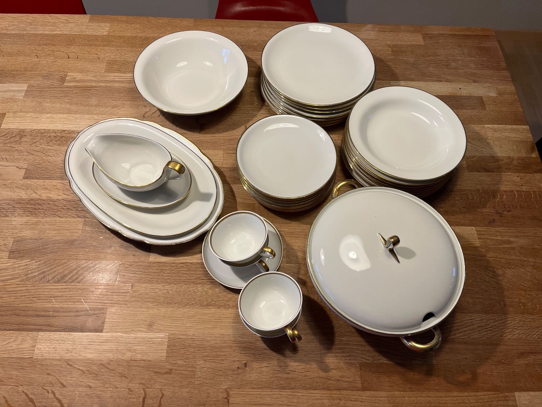 Set di piatti: Geschirr Service mit Goldrand, Vintage – Usato da Gossau ZH venduto da Neva6