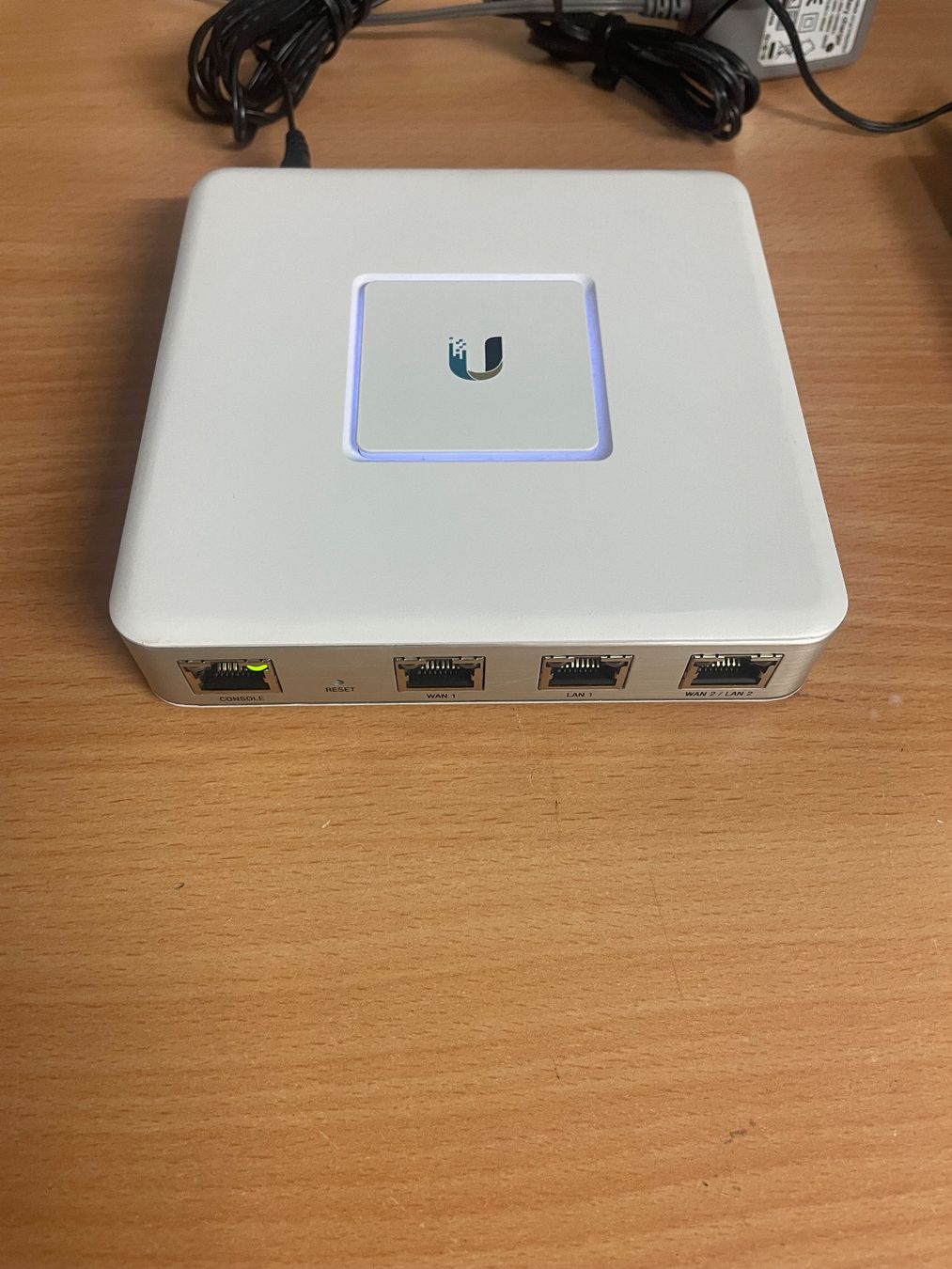 Componenti elettronici: Ubiquiti UniFi Sécurity Gateway – Nuovo (secondo la descrizione) da Sion venduto da Bang-OlufsenSion 1