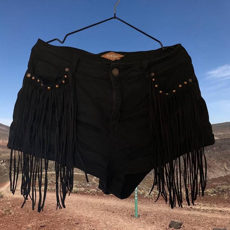 Pantaloni: Schwarze Cowboy Hotpants Grösse L – Usato da Bern venduto da shiggyy