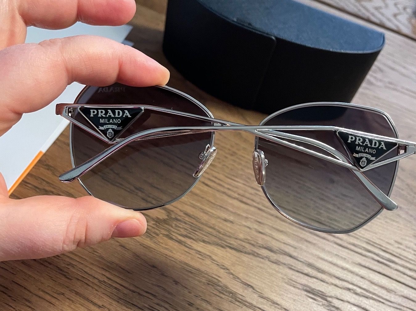 Prada Occhiali & Lenti: Prada Sonnenbrille – Nuovo (secondo la descrizione) da Nänikon venduto da Belle1605 2