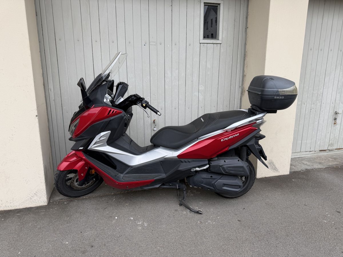 Sym Strada: Motorroller SYM Cruisym 300i rot  – Usato da Biel/Bienne venduto da Charlie.Dotcom 2