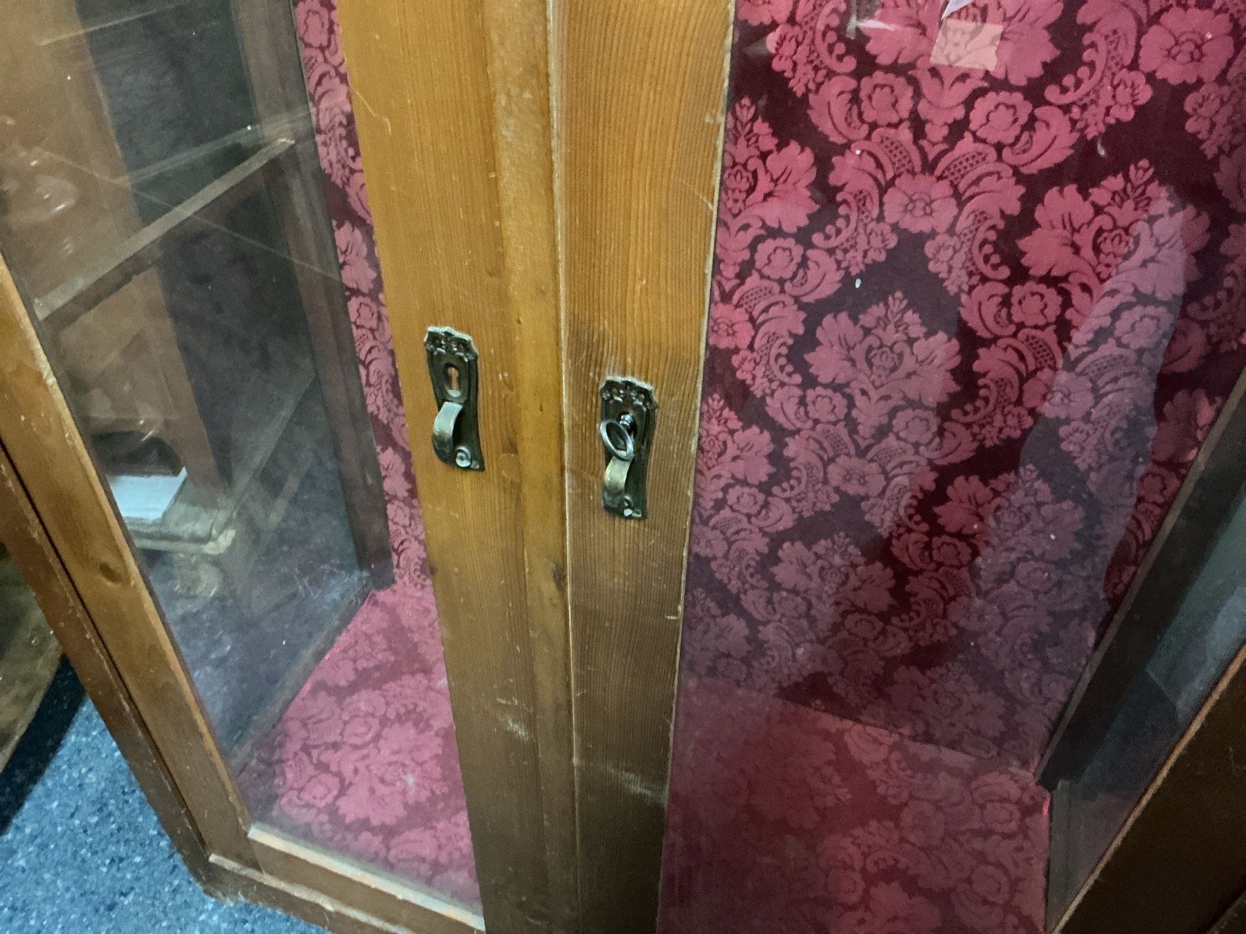Vitrinen: Antike Vitrine – Gebraucht aus Bern von vielerart 2