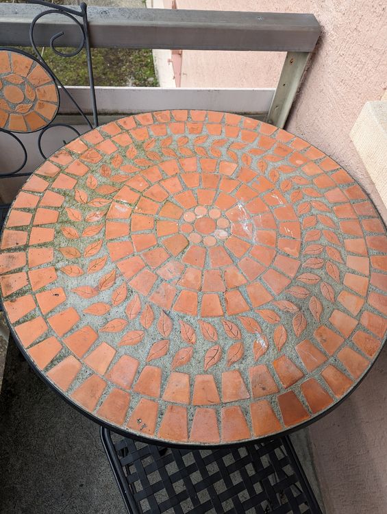 Balkontisch rund mit zwei Stühlen Mosaik Terracotta Kaufen auf Ricardo