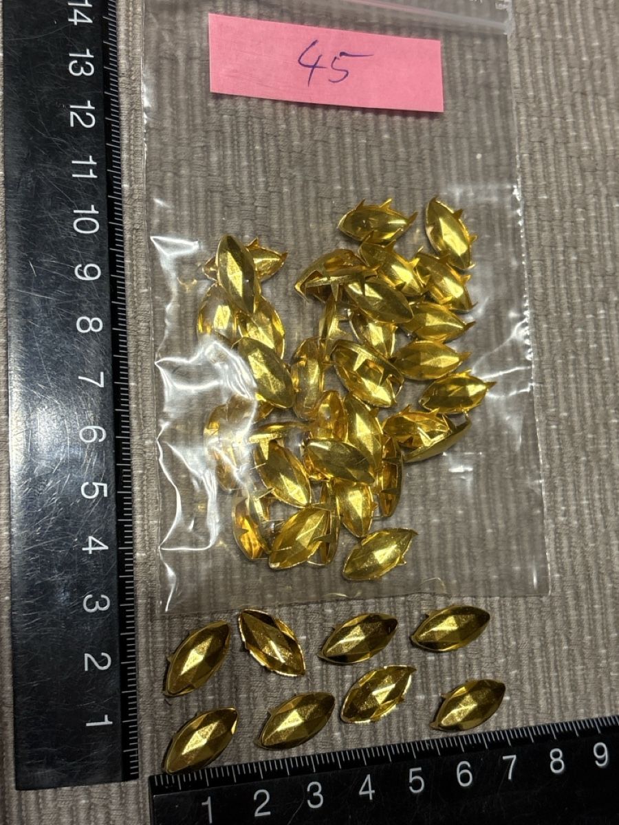 Perlen (unechte): Nieten gold farbig 45 Stk – Neu (gemäss Beschreibung) aus Rümlang von SchumBru10