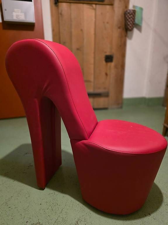 Poltrone: Schuhsessel High Heel (rot) – Usato da Bern venduto da Sardou