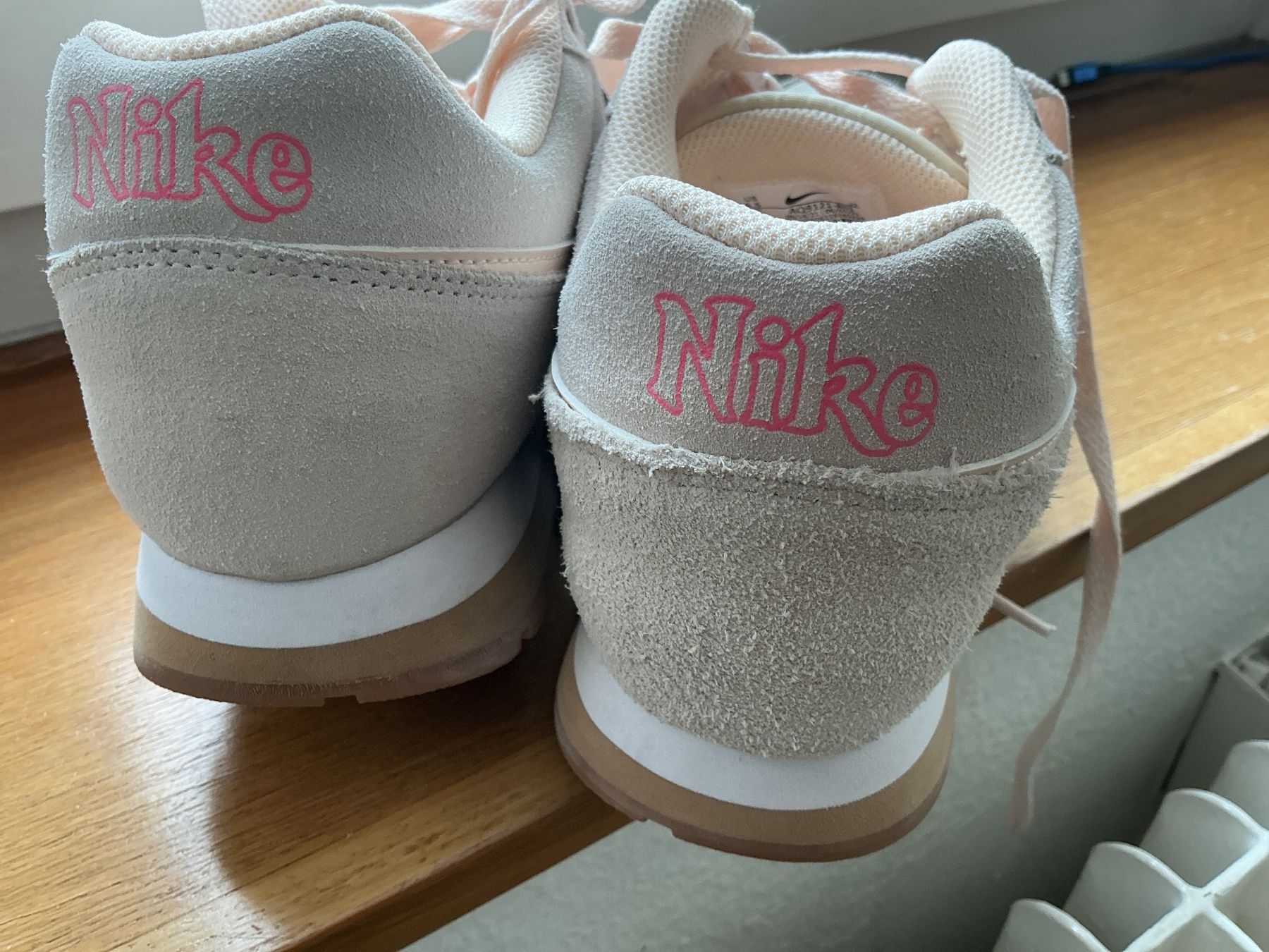 Chaussures femmes: Nike Sneakers Gr. 41 – D'occasion à Bischofszell par Emida 3