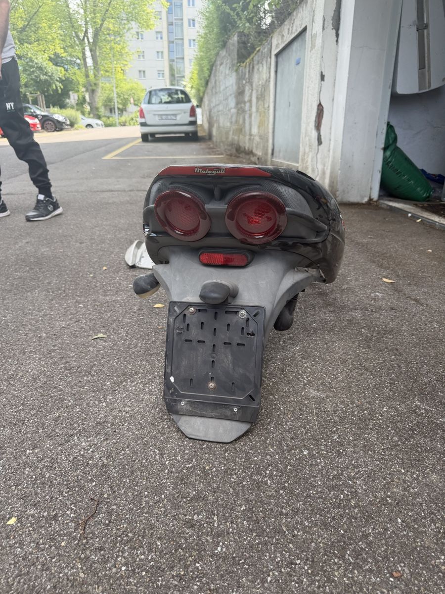 Malaguti Tutti i ricambio per moto: Seltene Teile Malaguti F12  Phantom Verkleidung Roller – Usato da Schlieren venduto da pie_zr6c 2