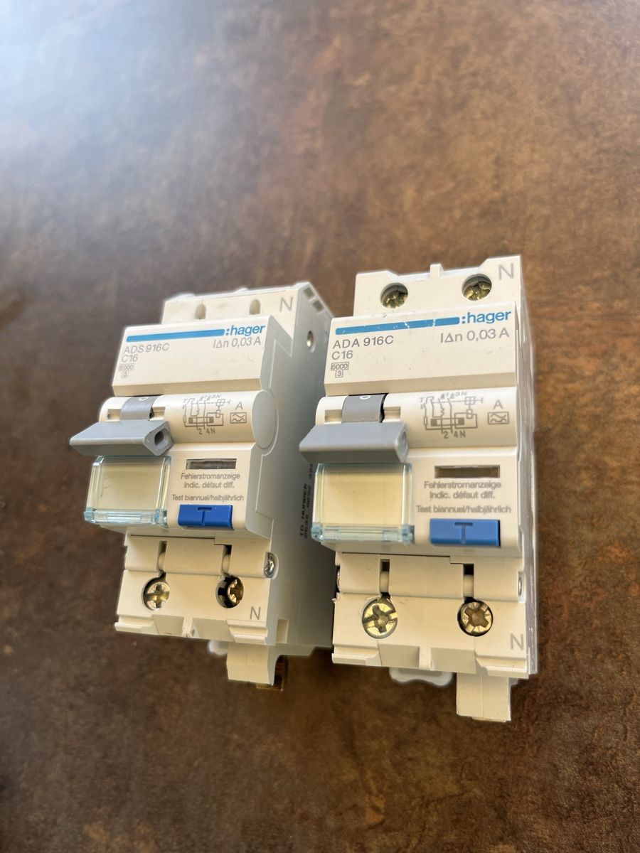 Hager Composants électroniques: Fils C16 Hager 2 Polig – D'occasion à Würenlos par KLG_3TBs 1