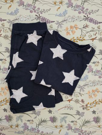 Sommerpyjama mit Sternenmotiv in Gr. 128
