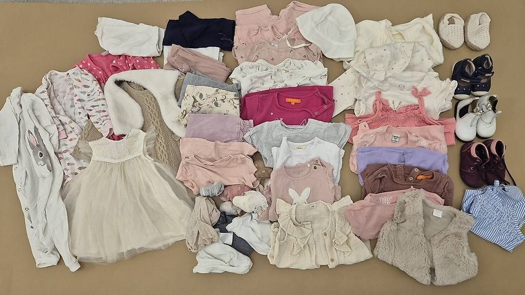 Kleiderpakete & -sets: Mega Kleider paket gr 80 mädchen  – Gebraucht aus Neunkirch von mir_c9zg 4