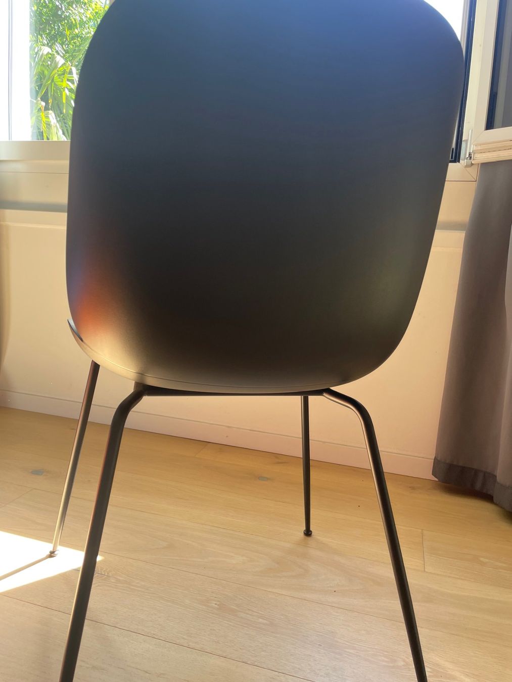 Gubi Sedie: Lot de 4 chaises GUBI Beetle (authentiques) – Usato da Prilly venduto da ste_tt97 2