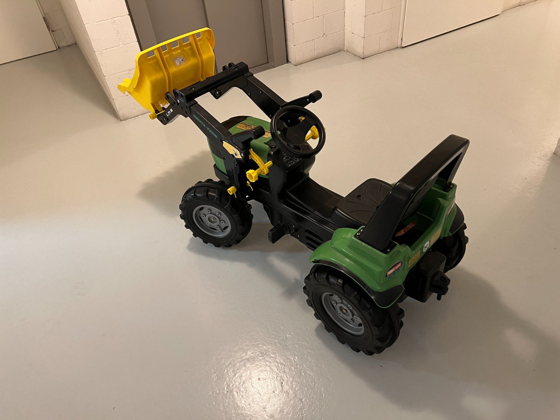 Deutz Fahrzeuge für Kinder: Deutz Trett-Traktor mit Frontlader – Neu (gemäss Beschreibung) aus Staufen von Rroeschu 2