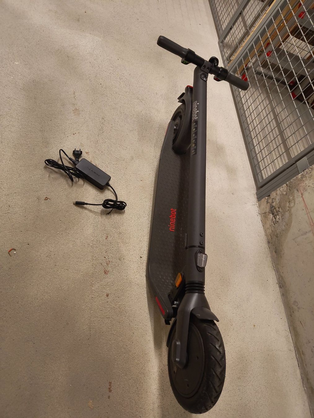 Scooter: Segway Ninebot E-Scooter E25D inkl. Ladegerät – Usato da Turgi venduto da yan_j627 2