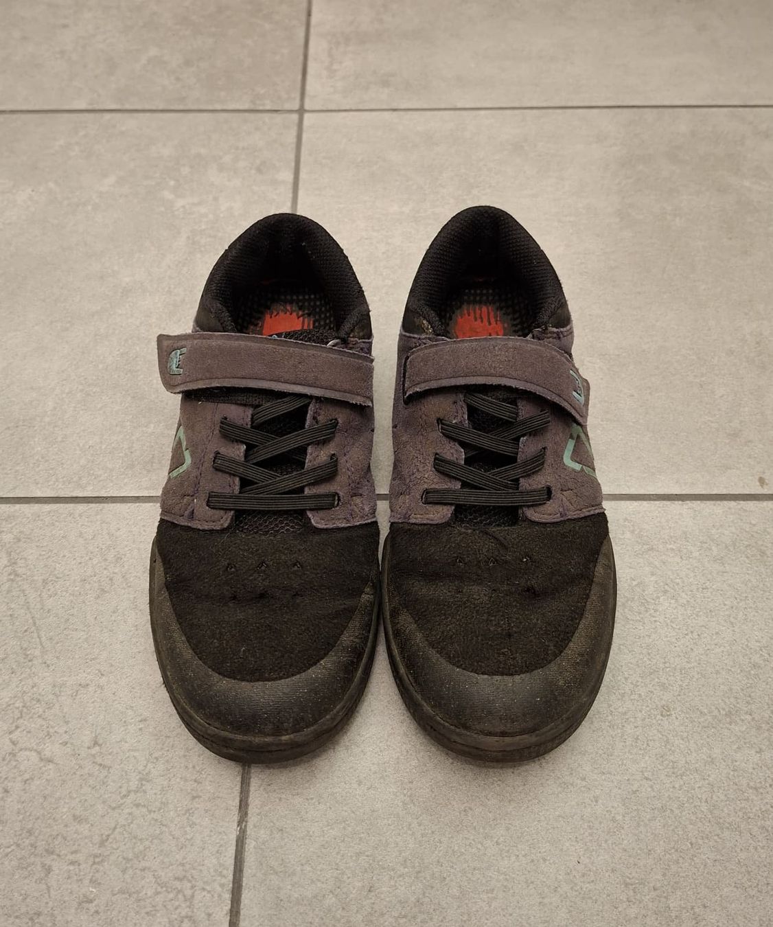 Leatt Schuhe für Jungen: Leatt MTB Schuh Grösse 34.5 Gebraucht – Gebraucht aus schönenwerd von Hard-Ware