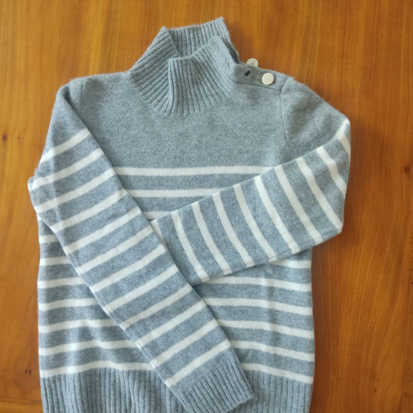 Pulls & Sweat-shirts: Pull cachemire From Future - taille M - gris et blanc – Neuf (Voir description) à Le Mouret par ale_mq7l 4