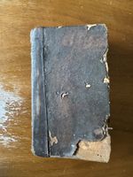 Antikes religiöses Buch (17./18. Jh) – Lederband mit Holzd