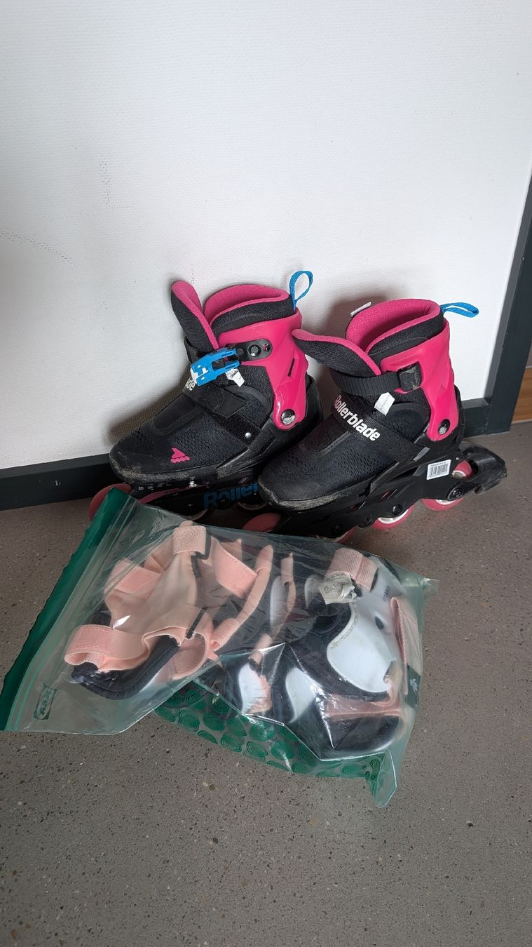 Patins à roul. & inline: Rollerblade Kinder 33-36.5 – D'occasion à Cham par ela_wdg9
