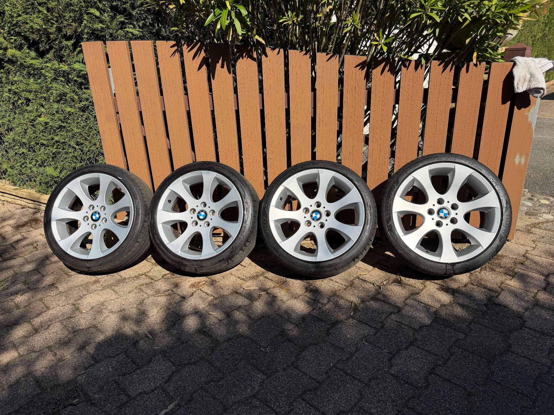 BMW Pneumatici & Ruote complete: BMW Styling 162 mit neuwertigen Goodyear Eagle F1 E90 – Usato da Plan-Les-Ouates venduto da Shocc