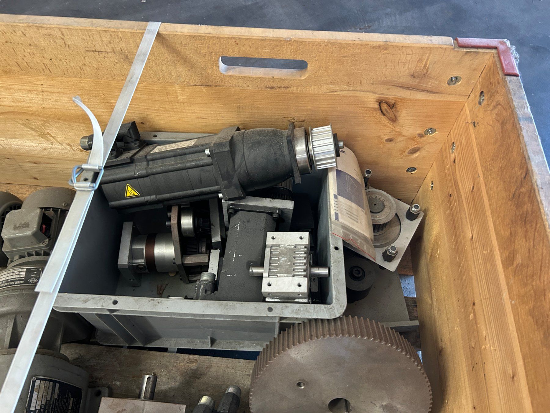 Moteurs: Posten Getriebe Motore – D'occasion à Zofingen par Maschinenfabrik 3