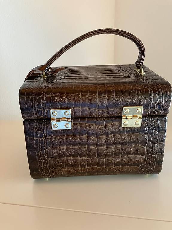 Valigie: Valigetta vintage – Usato da Gudo venduto da ele_7h2r