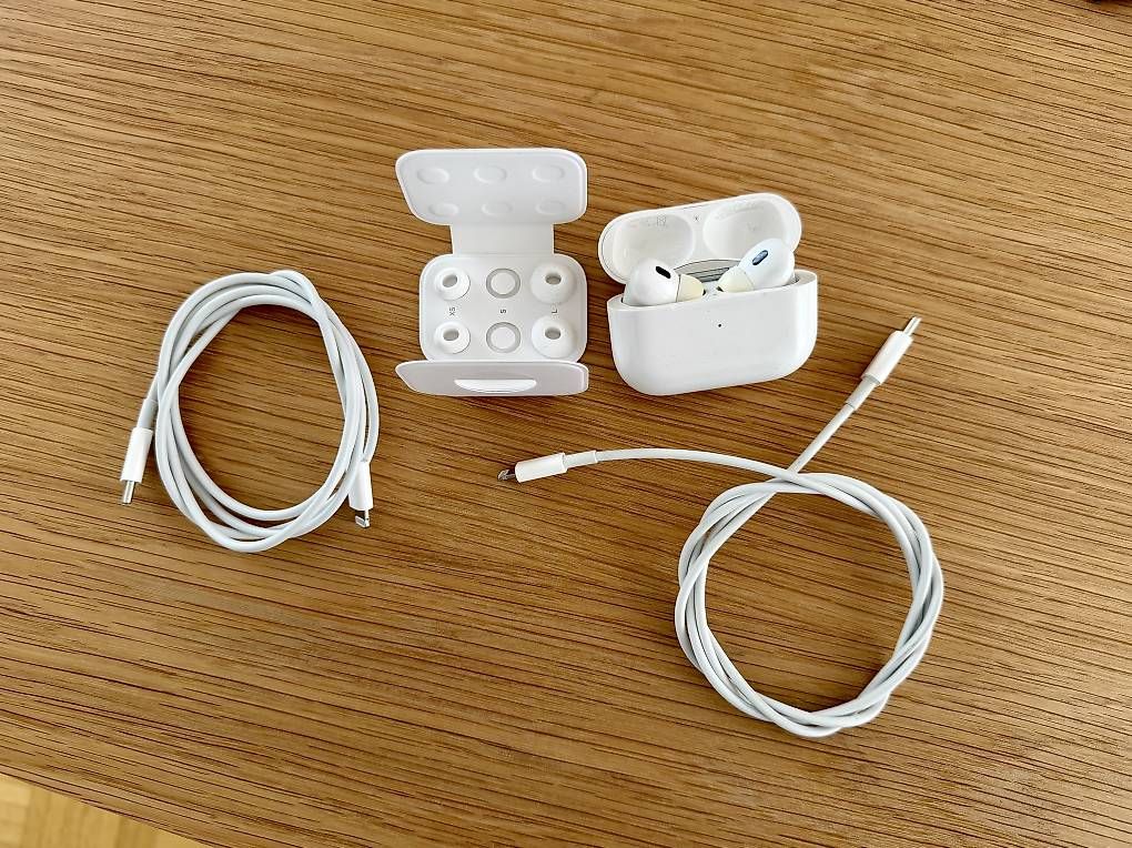 Cuffie: Apple AirPods Pro 2 – Usato da Zürich venduto da Nuzzzo