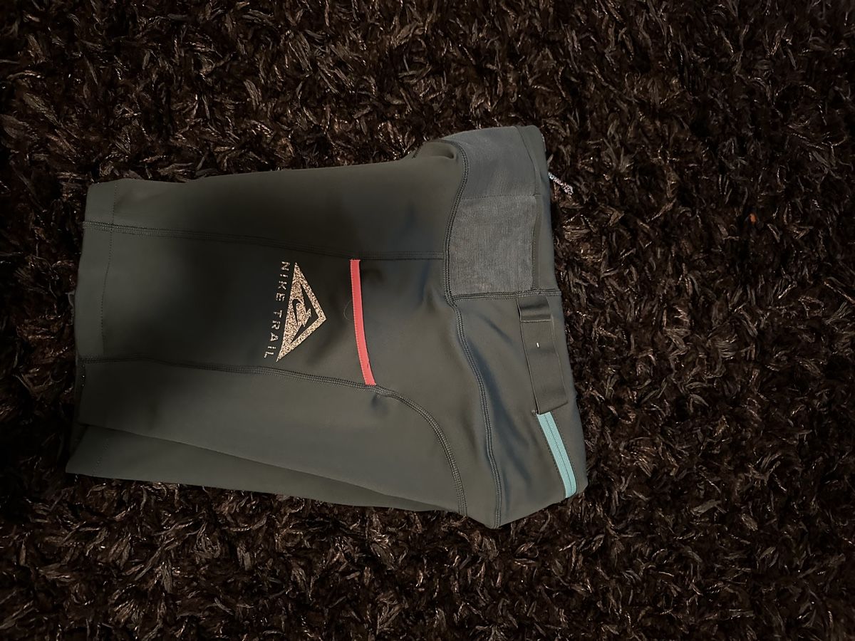 Nike Pantaloni: Short Nike Trail Epic Luxe Bleu – Nuovo (secondo la descrizione) da Bulle venduto da Miriammf_6 3