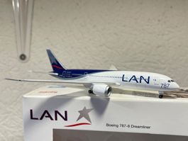 Herpa Wings 524933 LAN Airlines Boeing 787-8 Dreamliner