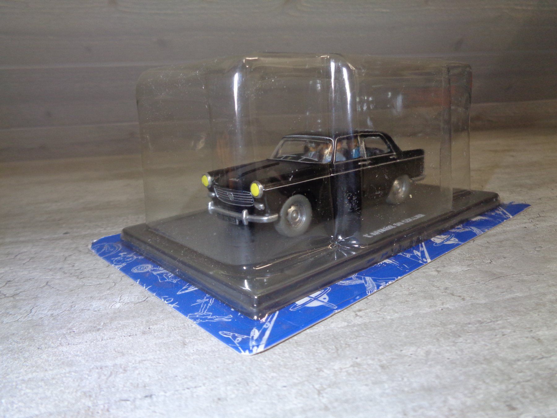 Peugeot Modellini d'auto: Hachette 1:43 Blake et Mortimer Peugeot 404 – Nuovo e nell'imballaggio originale da Reconvilier venduto da rallycar