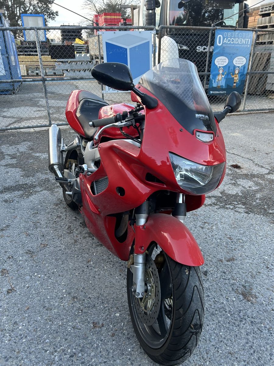 Honda Strada: Honda vtr1000f start – Difettoso da Ecublens VD venduto da RodrigoFortunato249 4