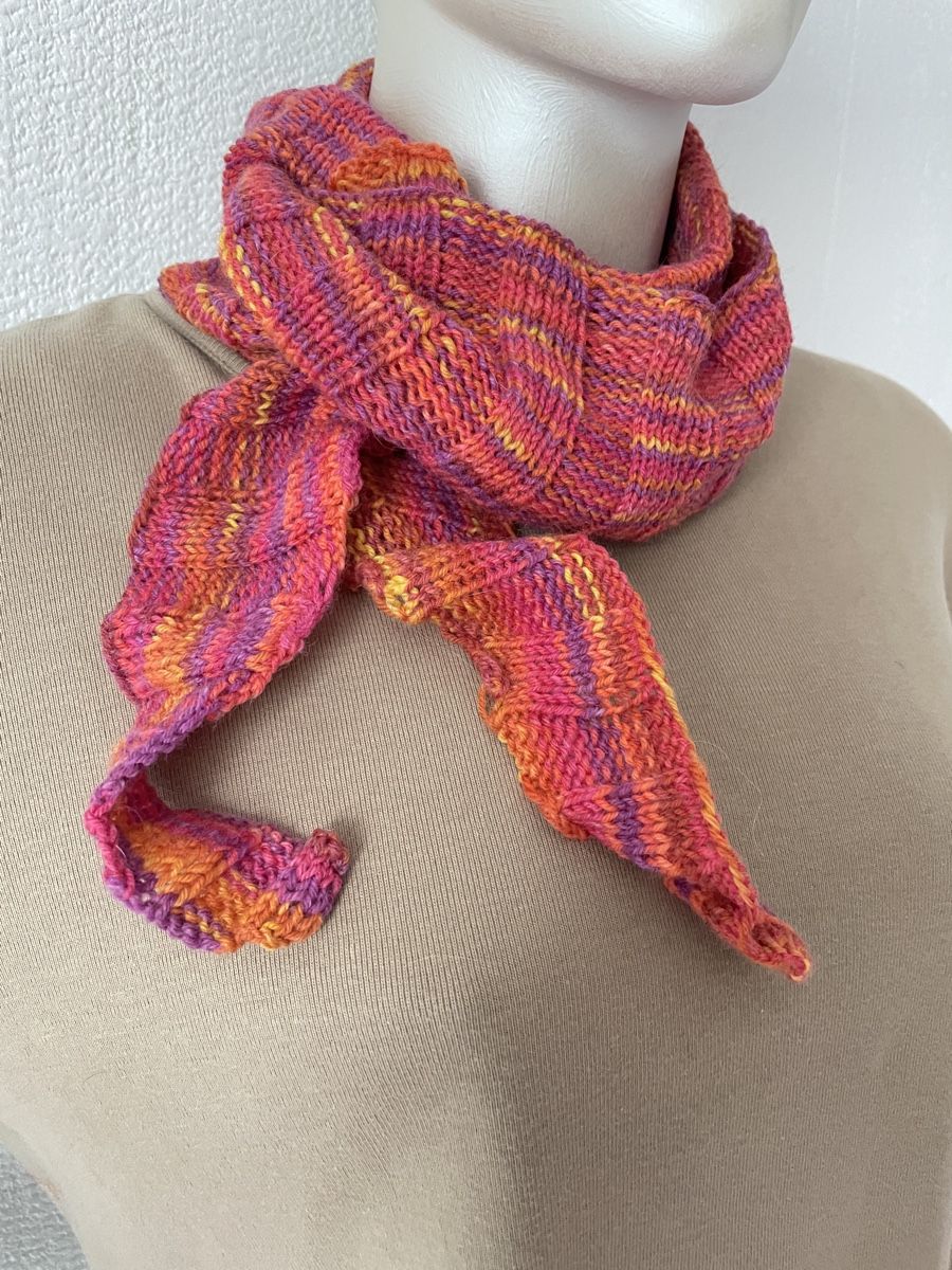Foulards, Tücher & Schals: Leichtes Stricktuch, weicher Schal, handgestrickt – Neu und originalverpackt aus Fislisbach von handglismet 3