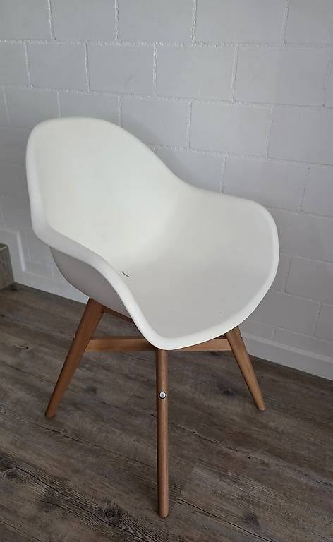 Ikea Stühle: Armlehnstuhl drinnen/ draussen – Neu (gemäss Beschreibung) aus Männedorf von Kirribilli