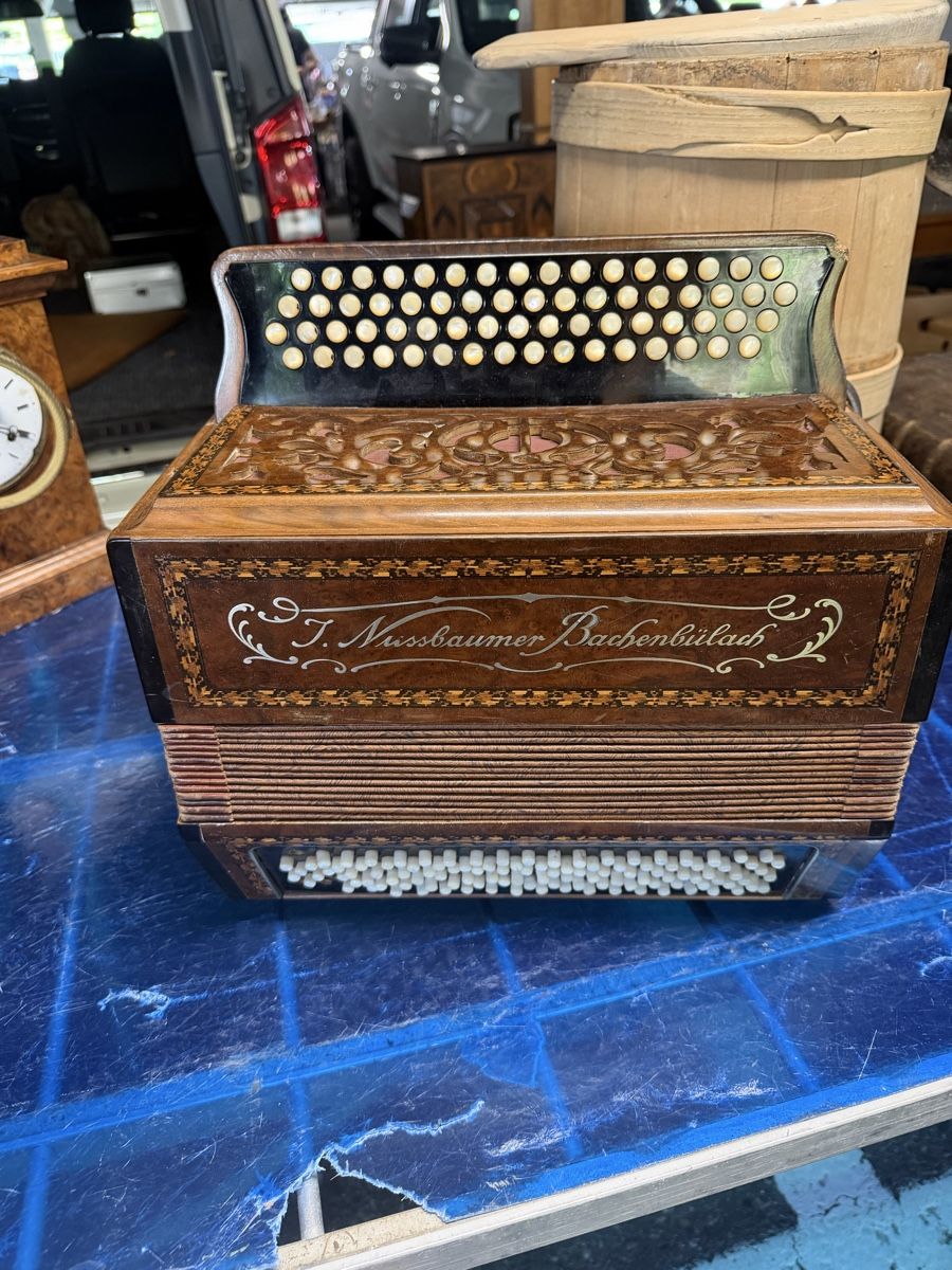 Strumenti musicali: J Nausbaum – Usato da Muhen venduto da MiGeiss64